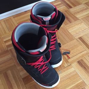 barely worn mens snowboard boots